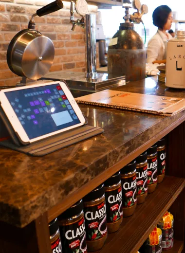 Café counter with polished Emperador Brown surface from Stone Depot